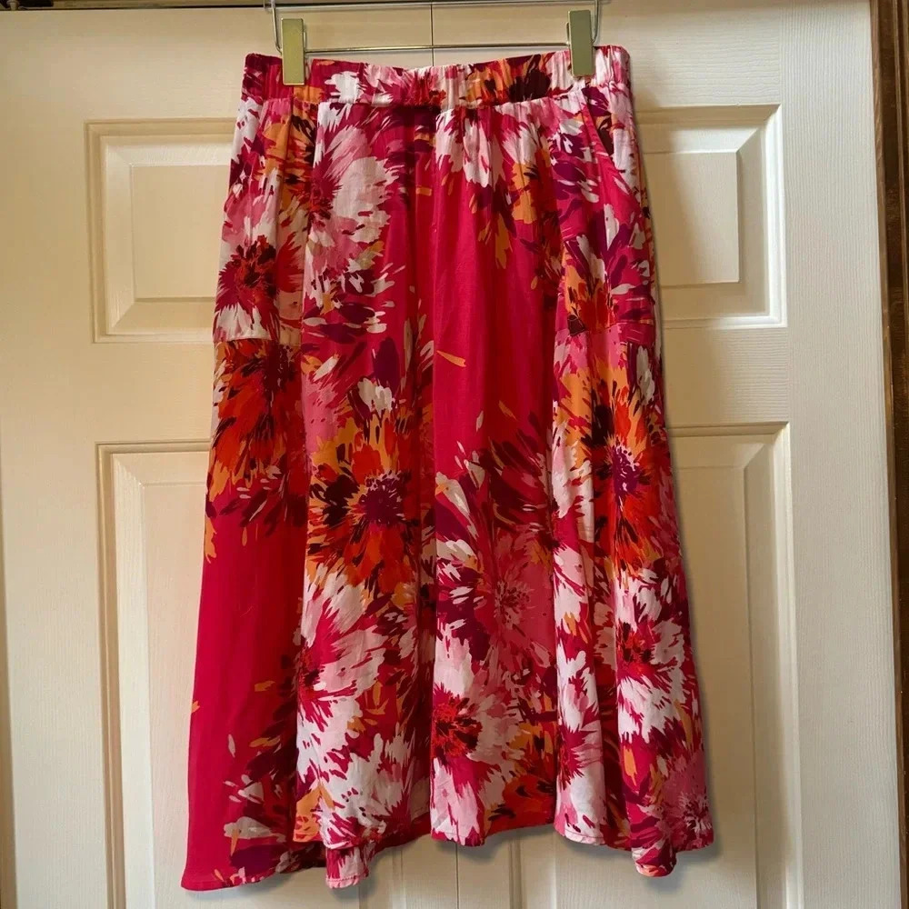 Old Navy Floral Print Midi Mid Length Skirt with Pockets Women’s size medium